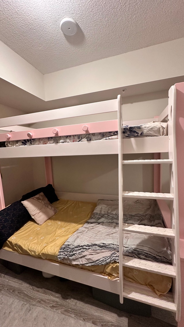 URGENTLY SELLING Beautiful Pink BunkBed Like NEW - photo 4