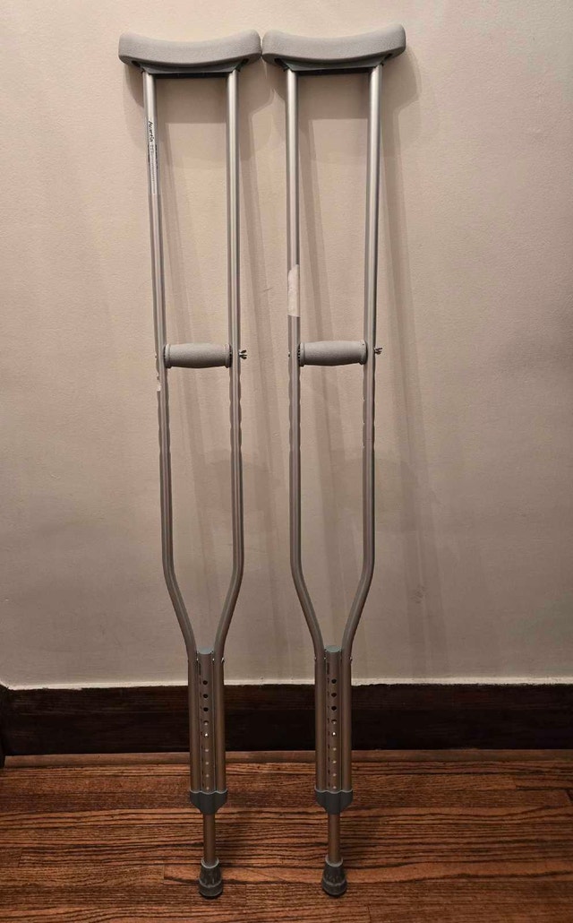 Adjustable Aluminum Crutches (tall)