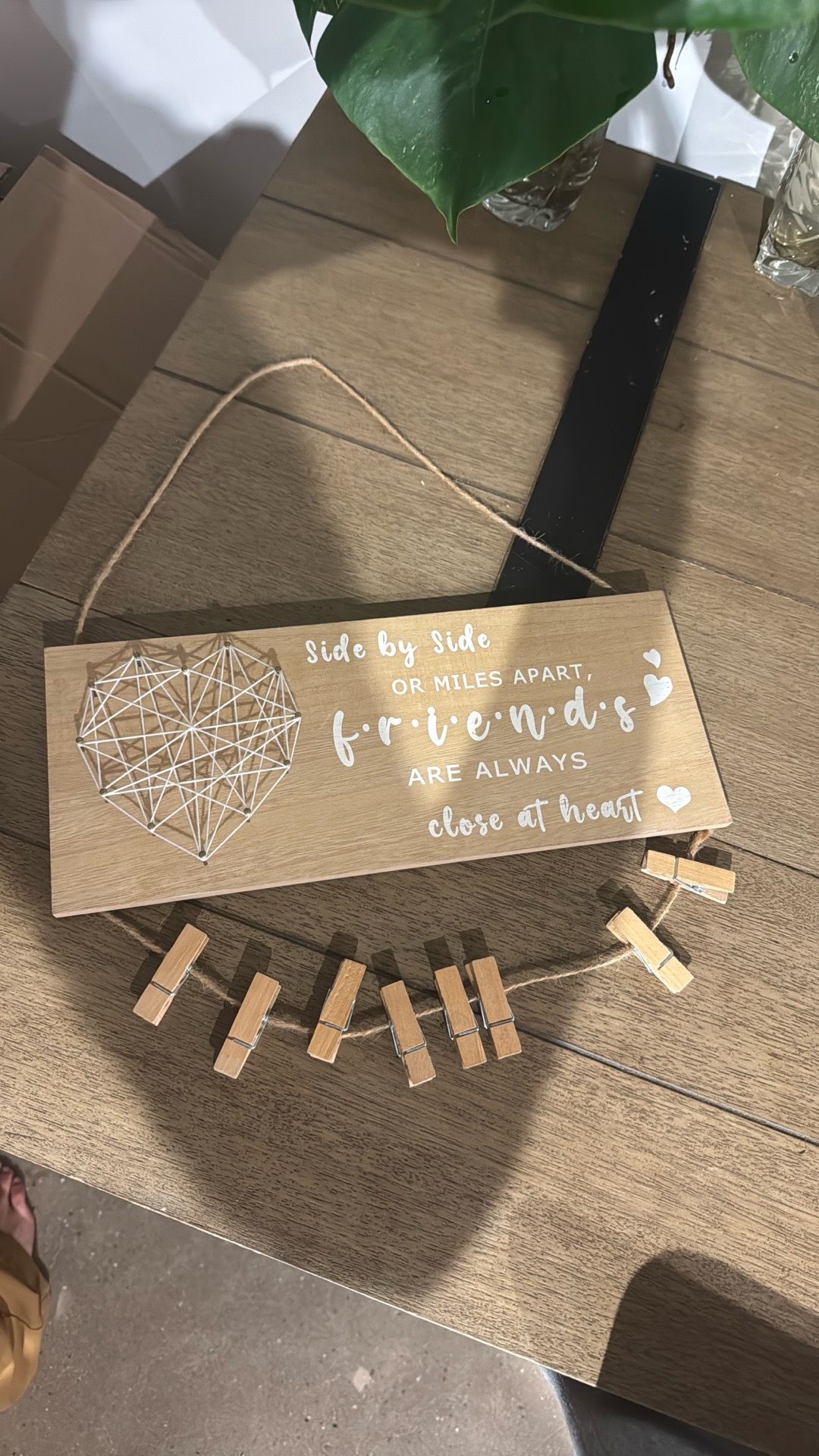 Wooden Photo Hanger with Clips – Friendship Quote Wall Decor