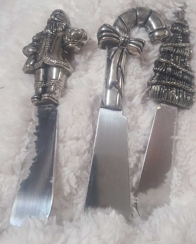 3 Christmas Themed Spreading Knives