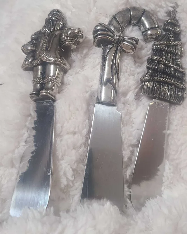 3 Christmas Themed Spreading Knives
