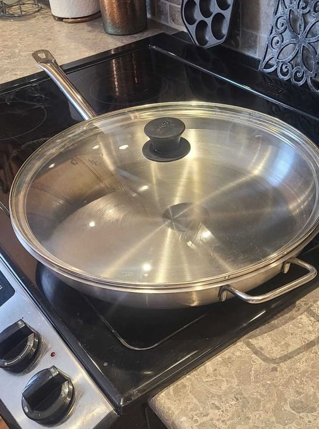 Update International 15" Fry Pan with Lid