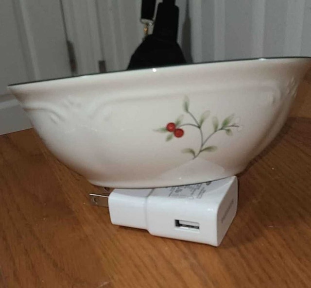 Pfaltzgraff Winterberry Mugs & Bowls Set