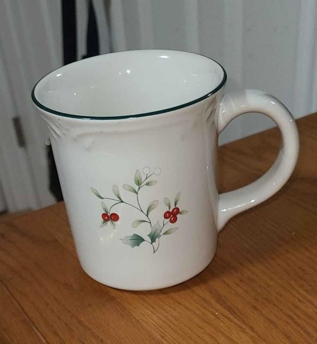 Pfaltzgraff Winterberry Mugs & Bowls Set - photo 3