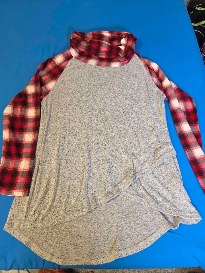 Bag of women's clothes - photo 2