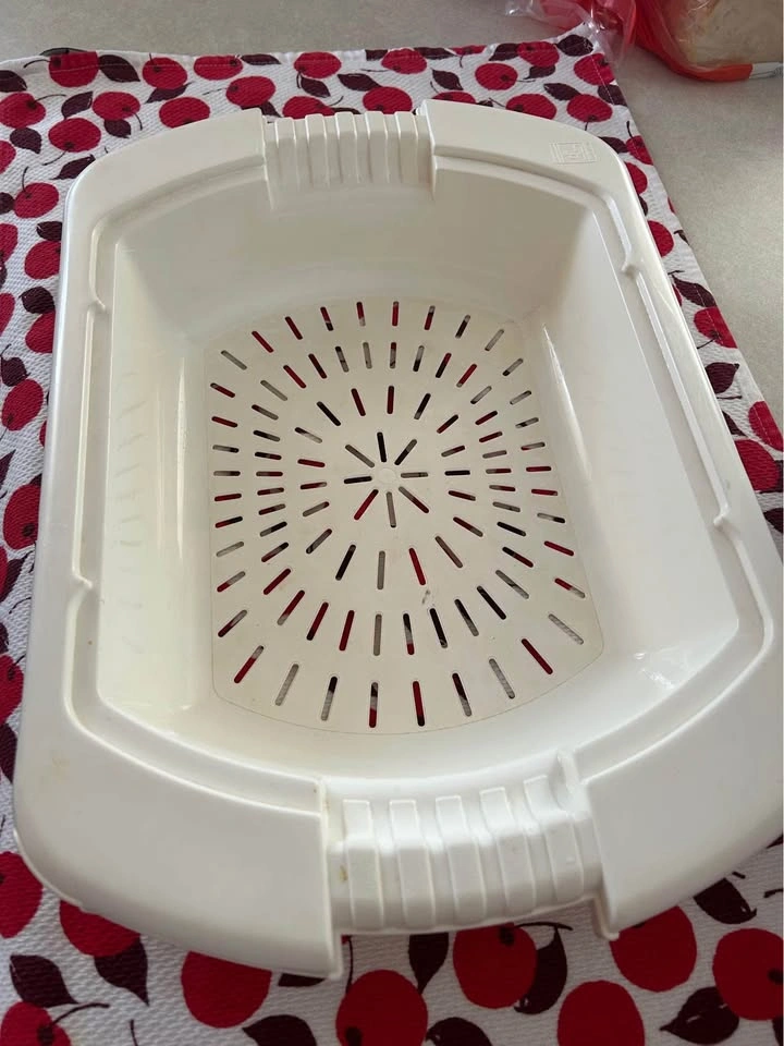 Vegetable strainer for sink