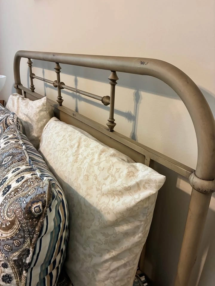Full (double) bed (like new) - photo 2