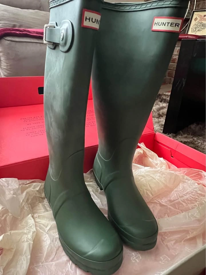 Hunter Rain Boots – Size 35 – Green (Brand New) - photo 4