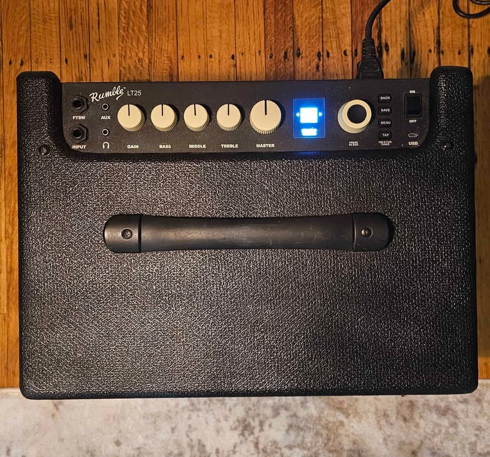 Fender Rumble LT25 Bass Amp - photo 2