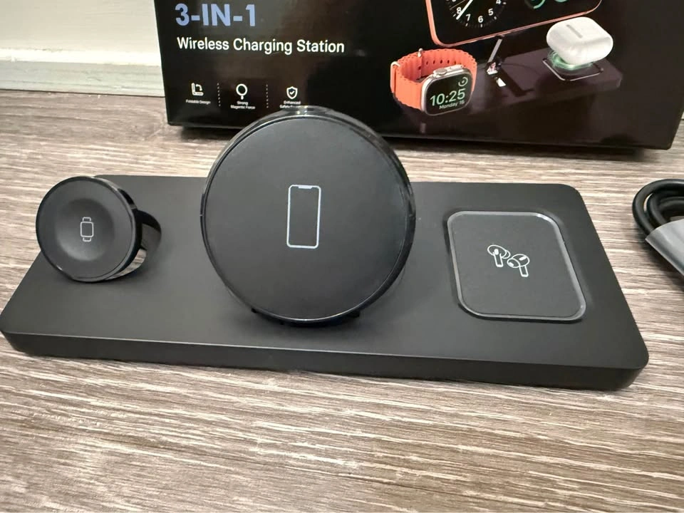 Foldable 3-in-1 Wireless Charging Station (MagSafe Compatible) - photo 3
