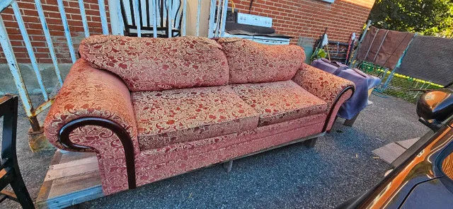 gorgeous red / gold couch image indicator(2)