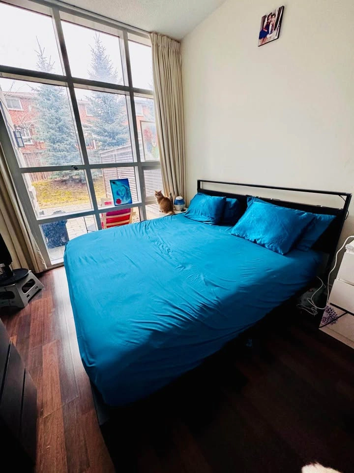 King Size Mattress, Bed Frame, Sheets, Pillow Covers & Blanket - photo 2
