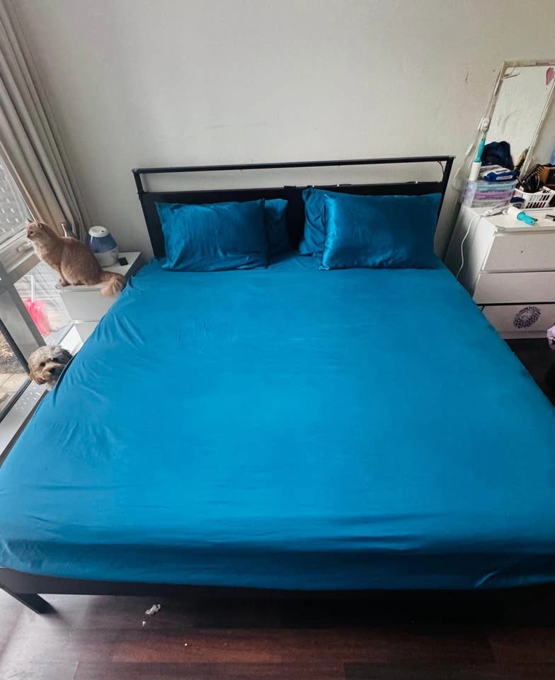 King Size Mattress, Bed Frame, Sheets, Pillow Covers & Blanket - photo 3