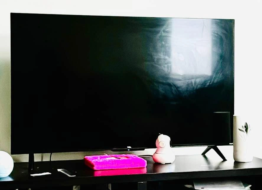 TCL 43” QLED 4K Smart TV – Like New