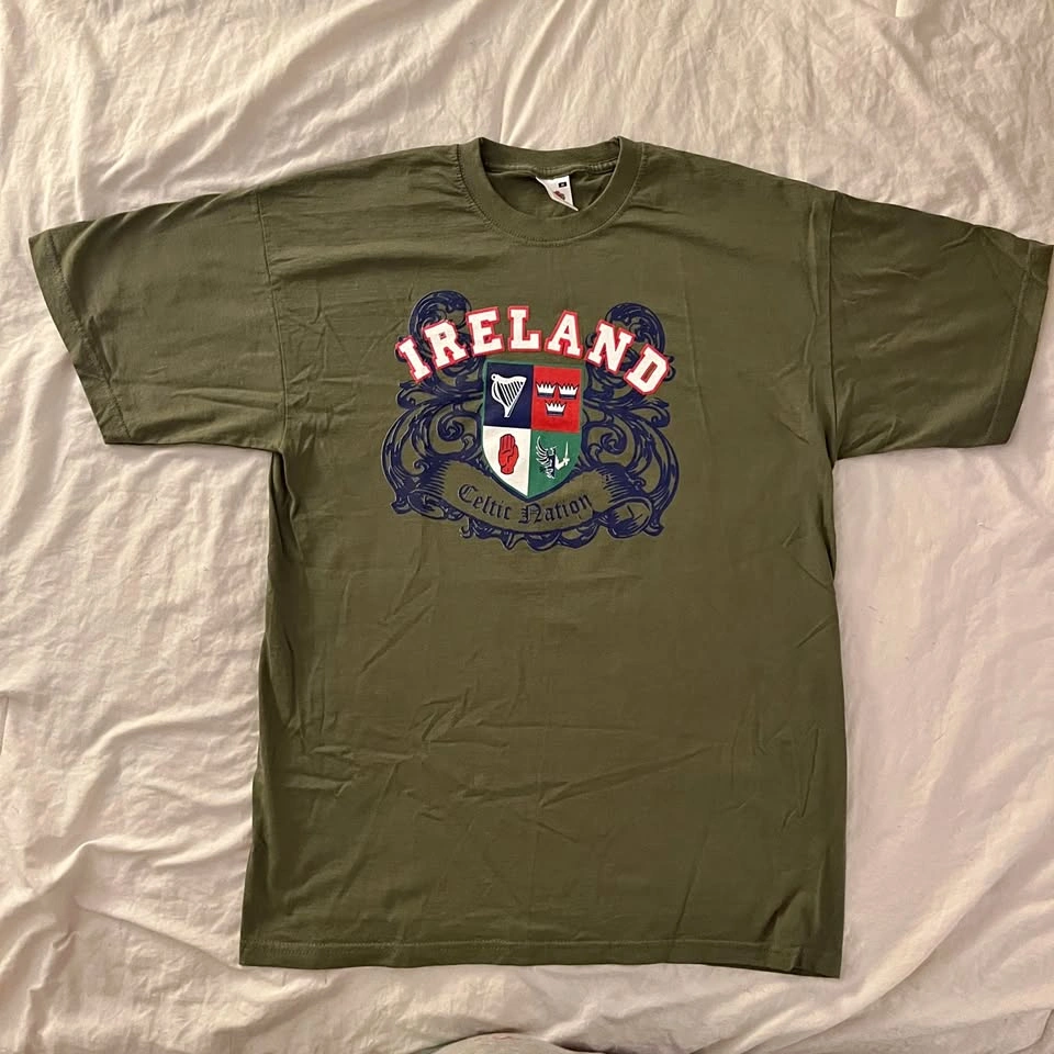 Vintage Fruit of the Loom Ireland Graphic T-Shirt - Men's Medium