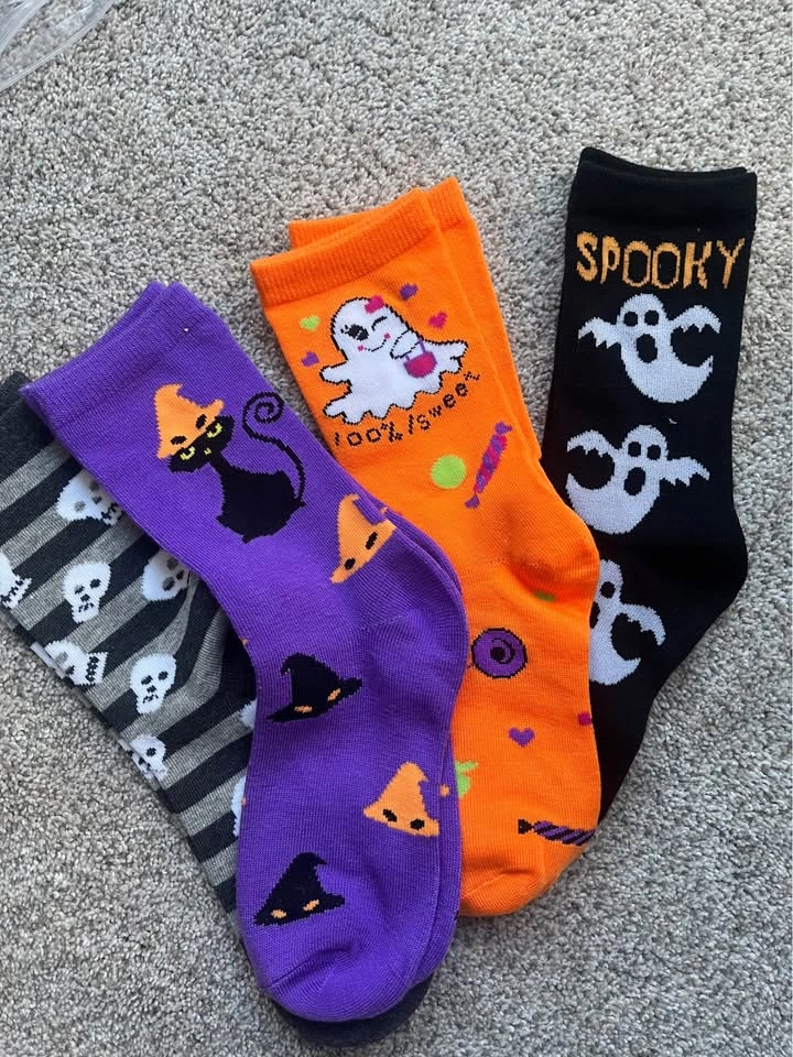 Halloween 🎃 Christmas 🎄 Socks- Youth Large/ladies Small - photo 2