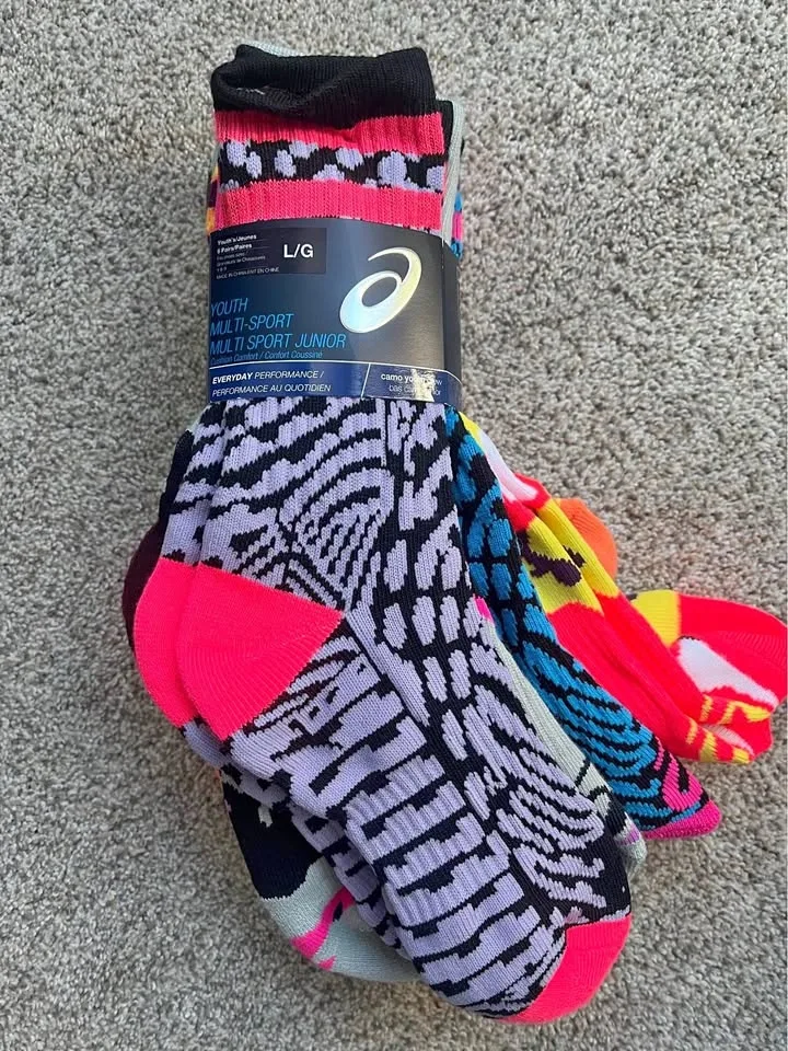 ASICS Youth Size Large Socks (6 pairs)
