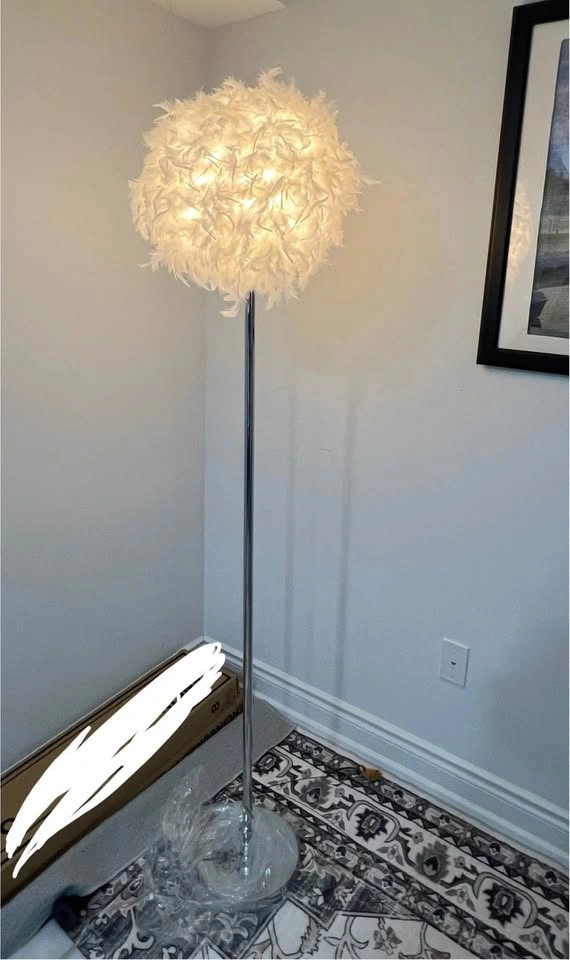 Elegant White Feather Floor Lamp with On/Off Switch - photo 4