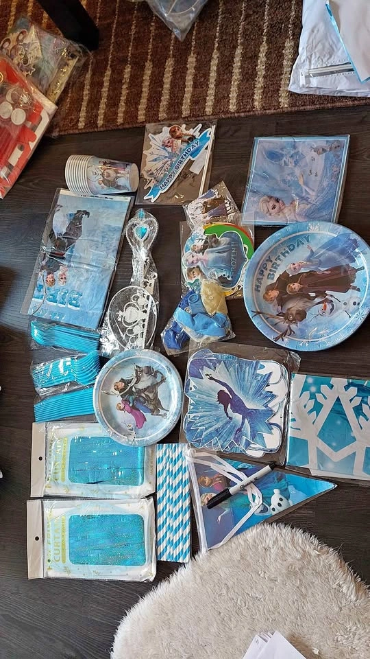 Frozen Party Supplies Bundle