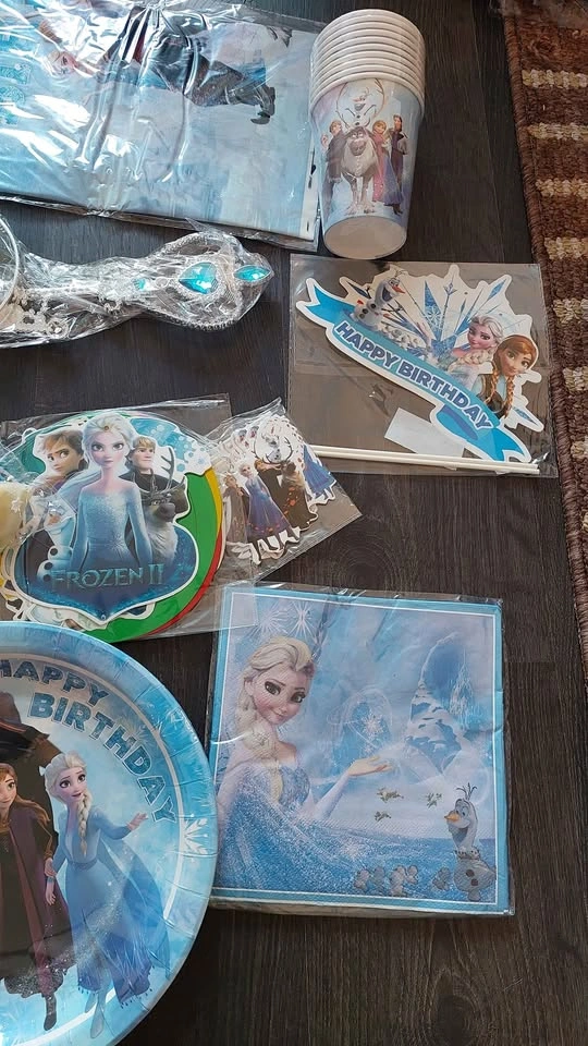 Frozen Party Supplies Bundle - photo 2