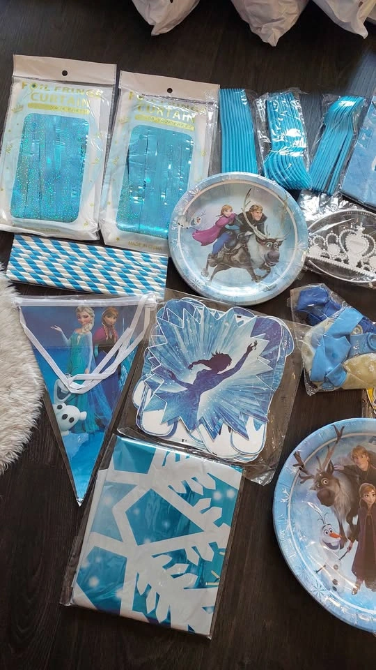 Frozen Party Supplies Bundle - photo 4
