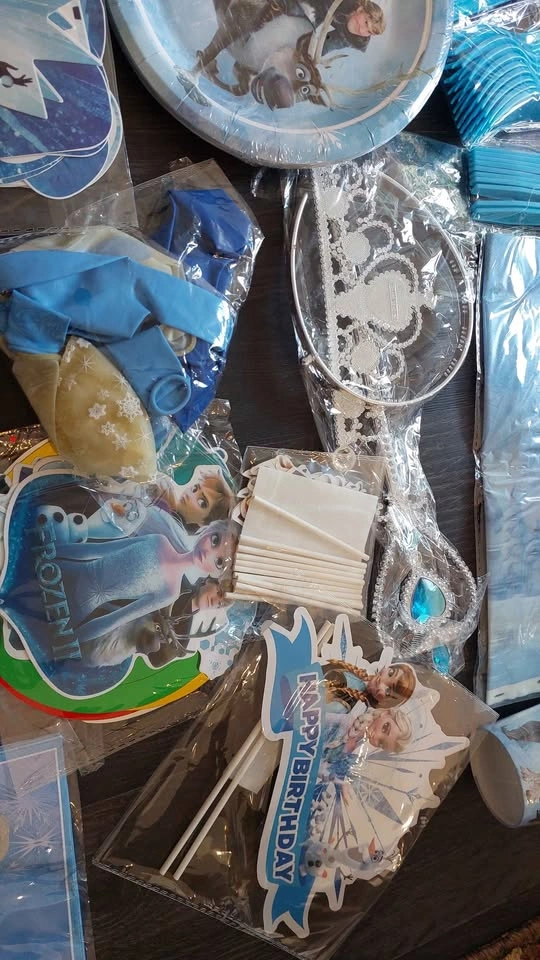 Frozen Party Supplies Bundle - photo 5