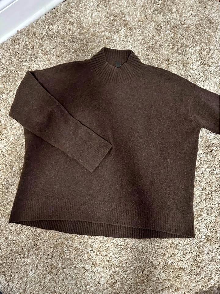 UNIQLO Brown Knit Sweater