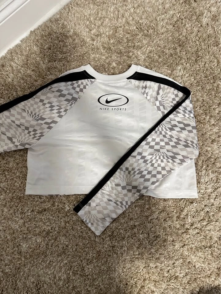 Nike Women's Long Sleeve Crop Top - Size L - photo 2