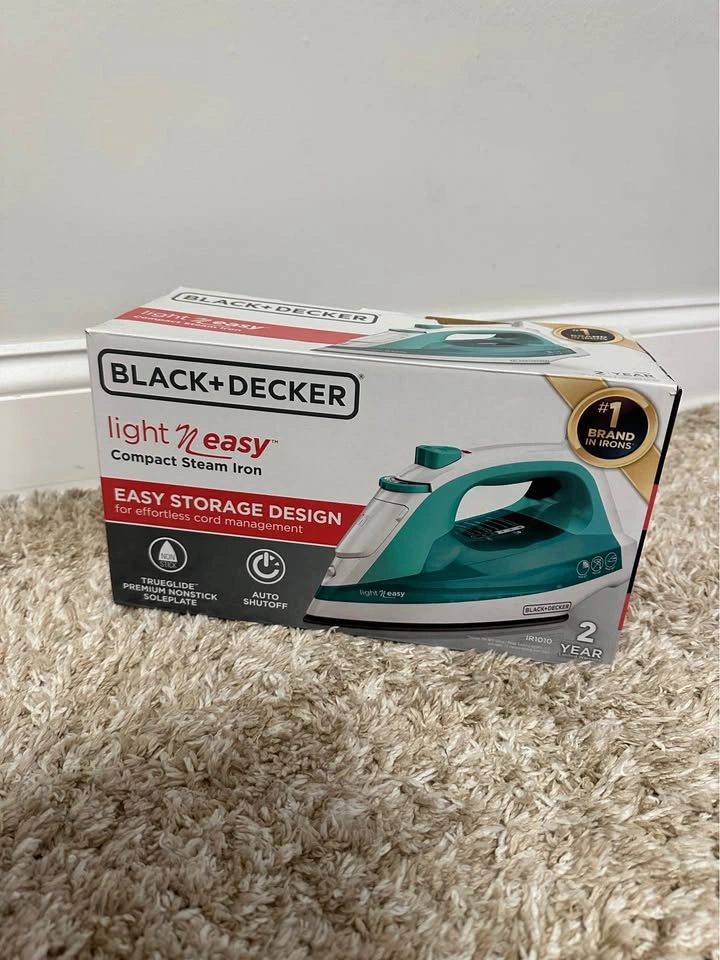 BLACK+DECKER Compact Steam Iron – Light ‘N Easy - photo 2