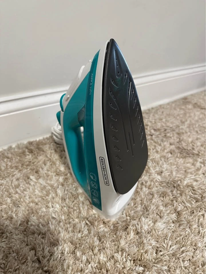 BLACK+DECKER Compact Steam Iron – Light ‘N Easy - photo 3