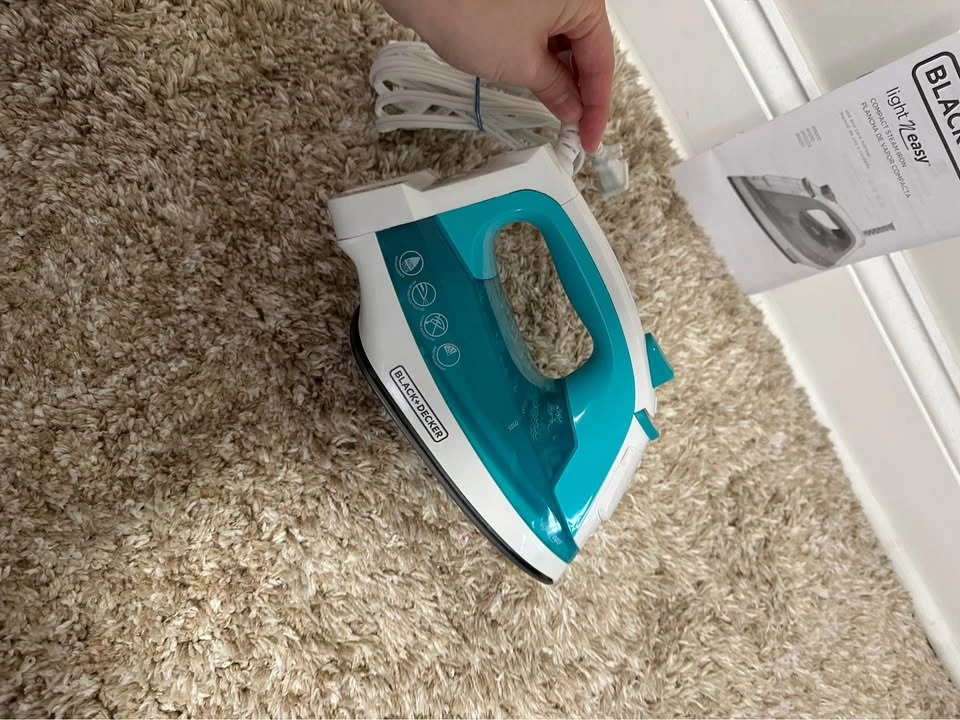 BLACK+DECKER Compact Steam Iron – Light ‘N Easy - photo 5