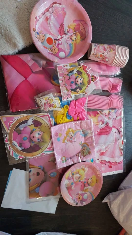 Princess Peach Birthday Party Supplies - photo 3