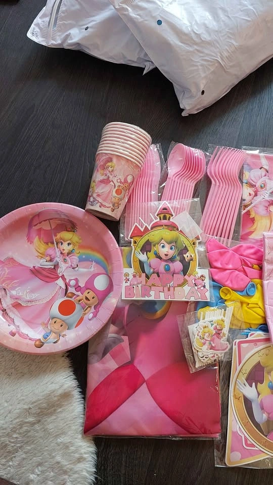 Princess Peach Birthday Party Supplies - photo 4