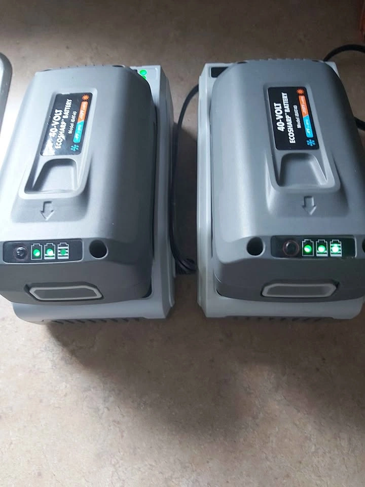 Snow Joe cordless 18 inch Snow Blower w/ 2 Batteries & Chargers - photo 3