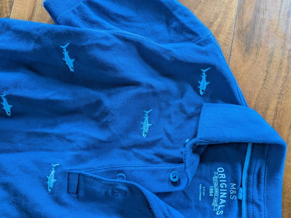 M&S Original blue embroidered shark size 6-7 - photo 3