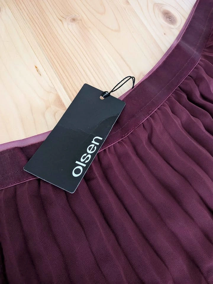 NWT Olsen Europe pleated skirt w velvet waist band - photo 2
