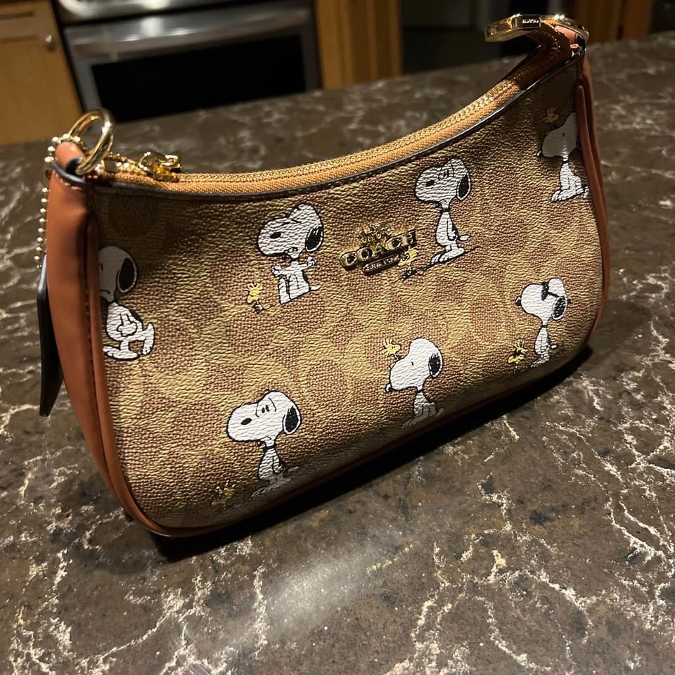 Snoopy Coach Purse - photo 3