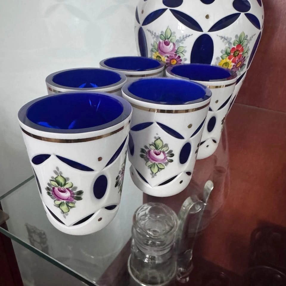 Bohemian Cobalt & White Floral Cut Glass Decanter & 5 Glasses - photo 2