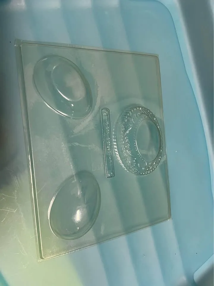 Easter Themed Candy Molds - photo 3
