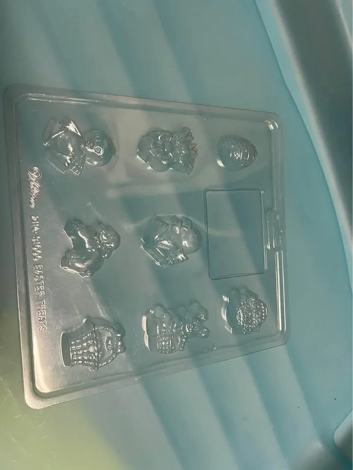 Easter Themed Candy Molds - photo 5