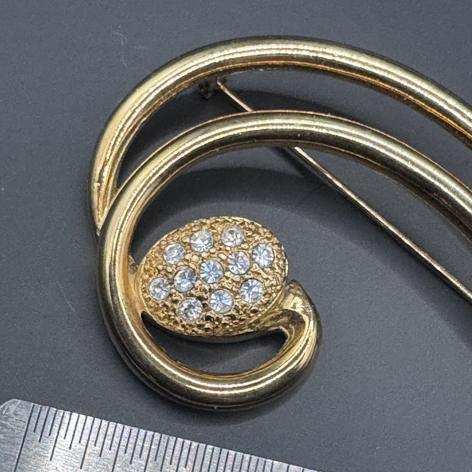 Vintage Gold Tone Rhinestone Brooch - photo 5