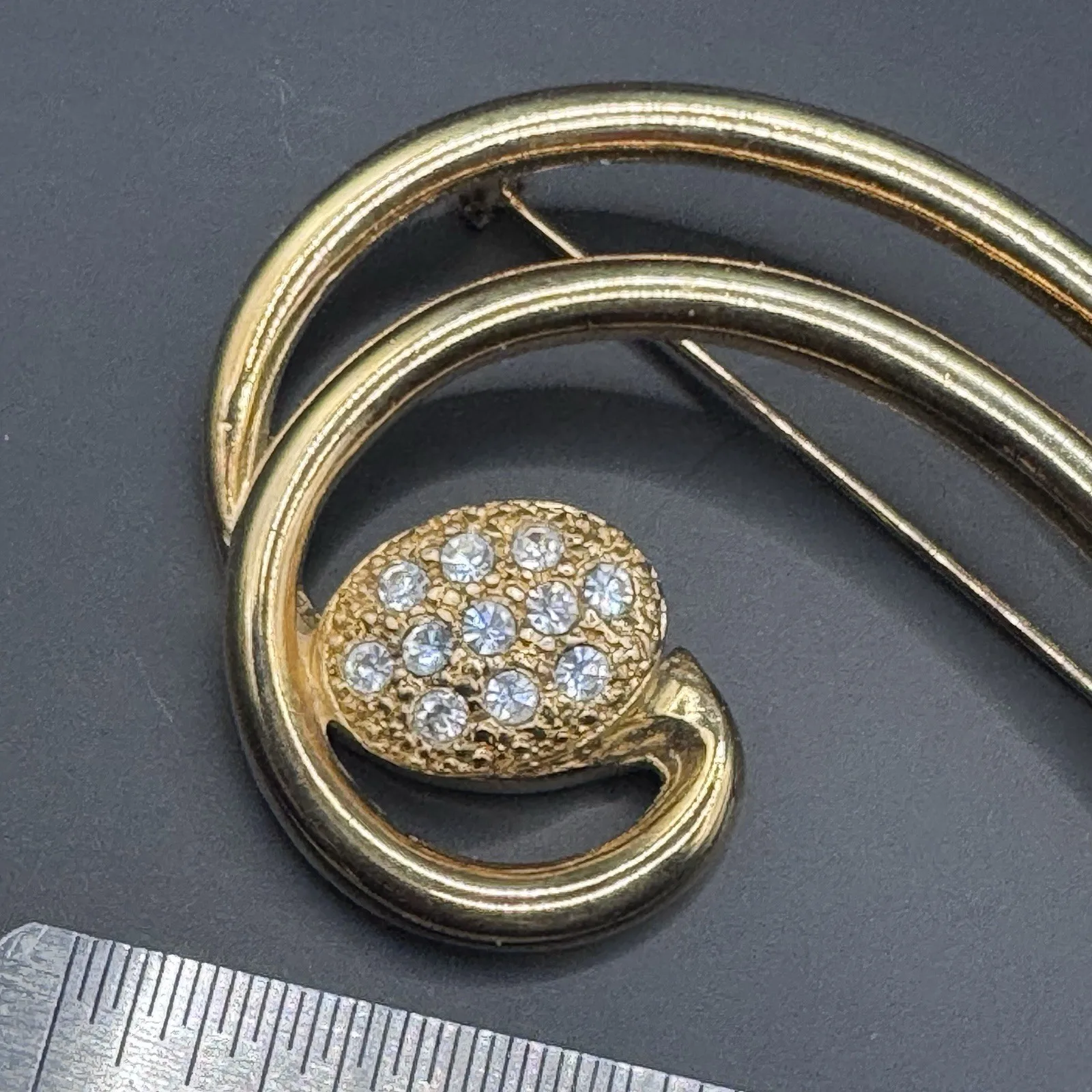 Vintage Gold Tone Rhinestone Brooch - photo 5