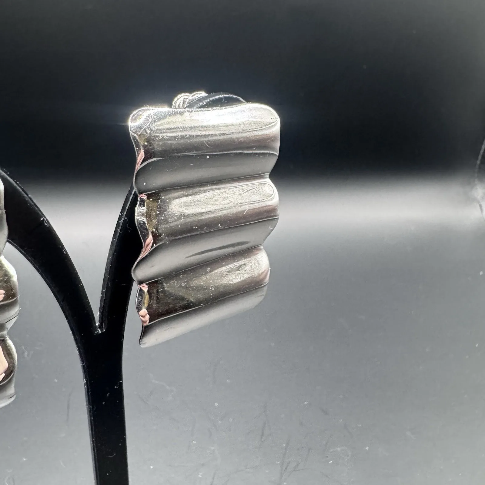 Large Silver Ripple Effect Rectangle Screw Back Earrings - photo 2