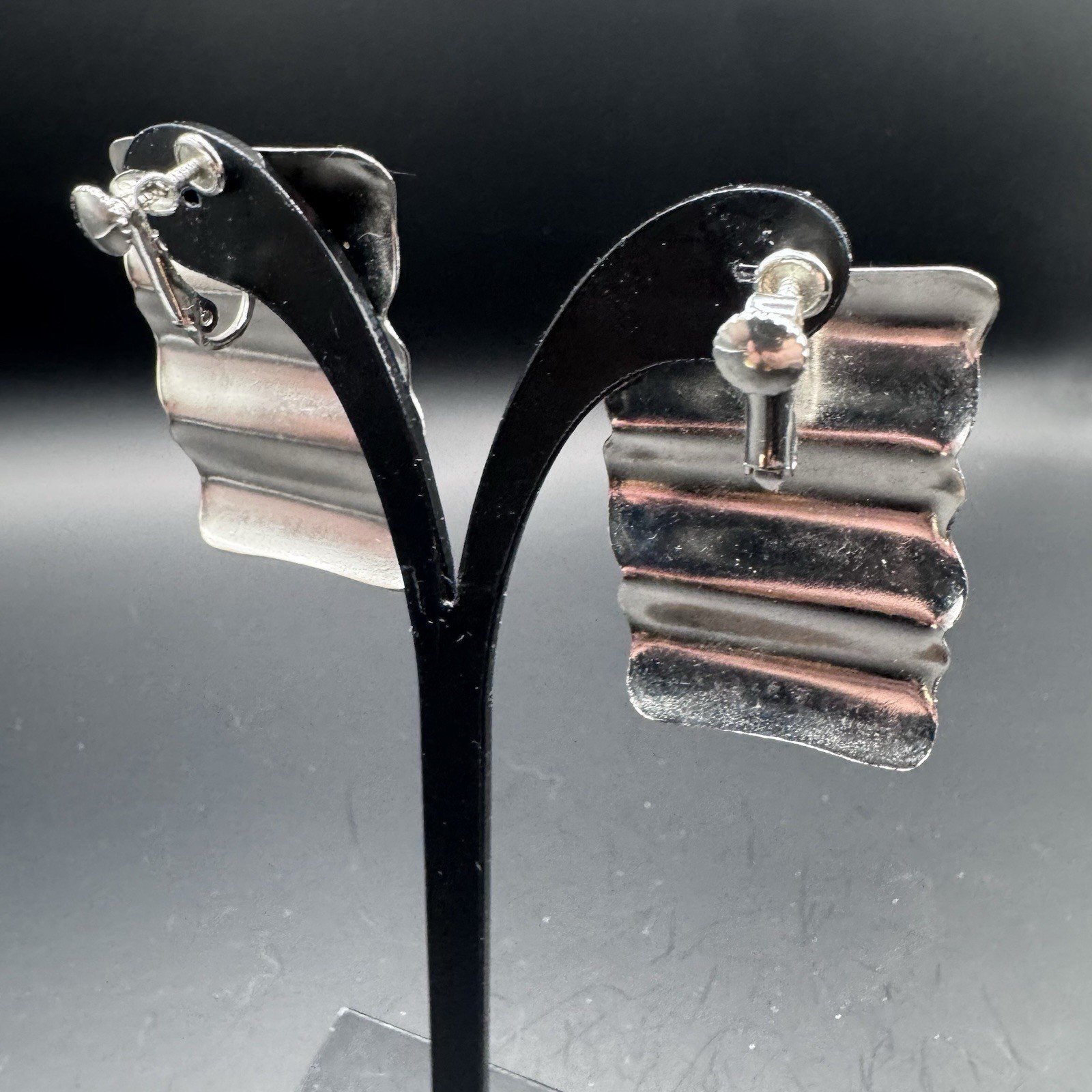 Large Silver Ripple Effect Rectangle Screw Back Earrings - photo 5