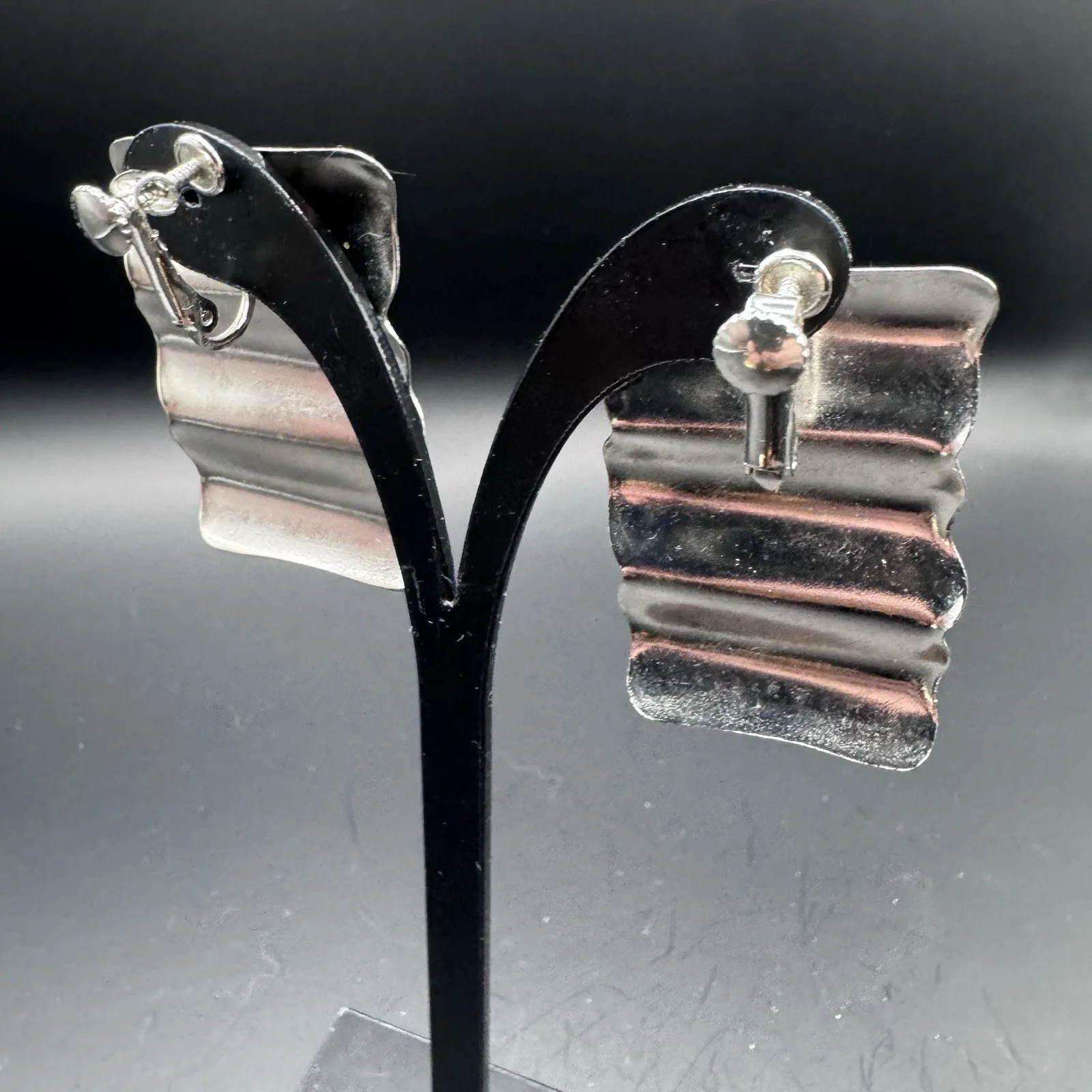 Large Silver Ripple Effect Rectangle Screw Back Earrings - photo 5