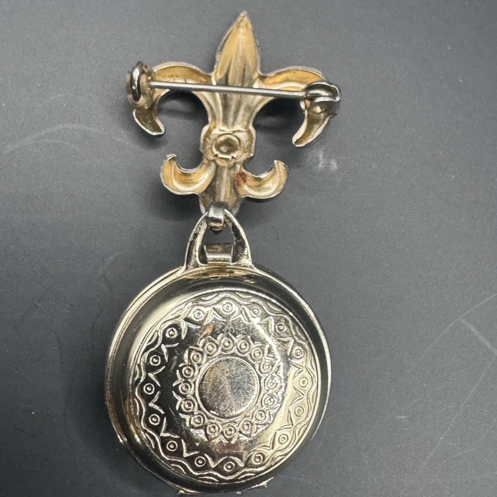 Vintage Fleur de Lis Locket Brooch with Faux Pearl & Rose Enamel - photo 5