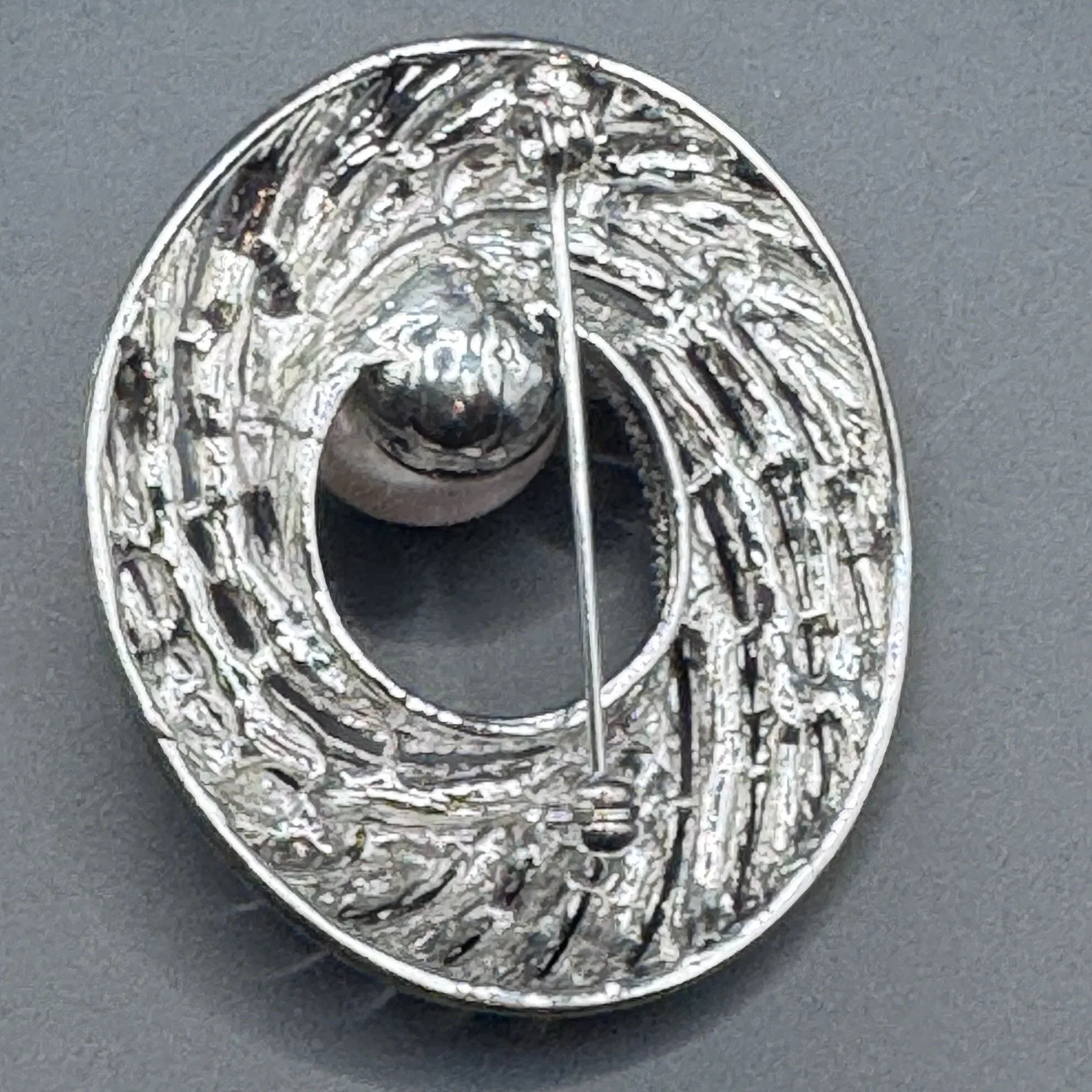 Vintage pot metal, rhinestone and faux pearl brooch - photo 4
