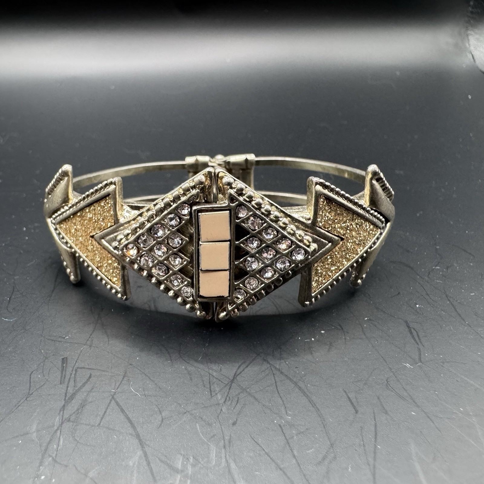 Large hinge clasp Deco- Inspired bracelet with gold tone and rhi - photo 2
