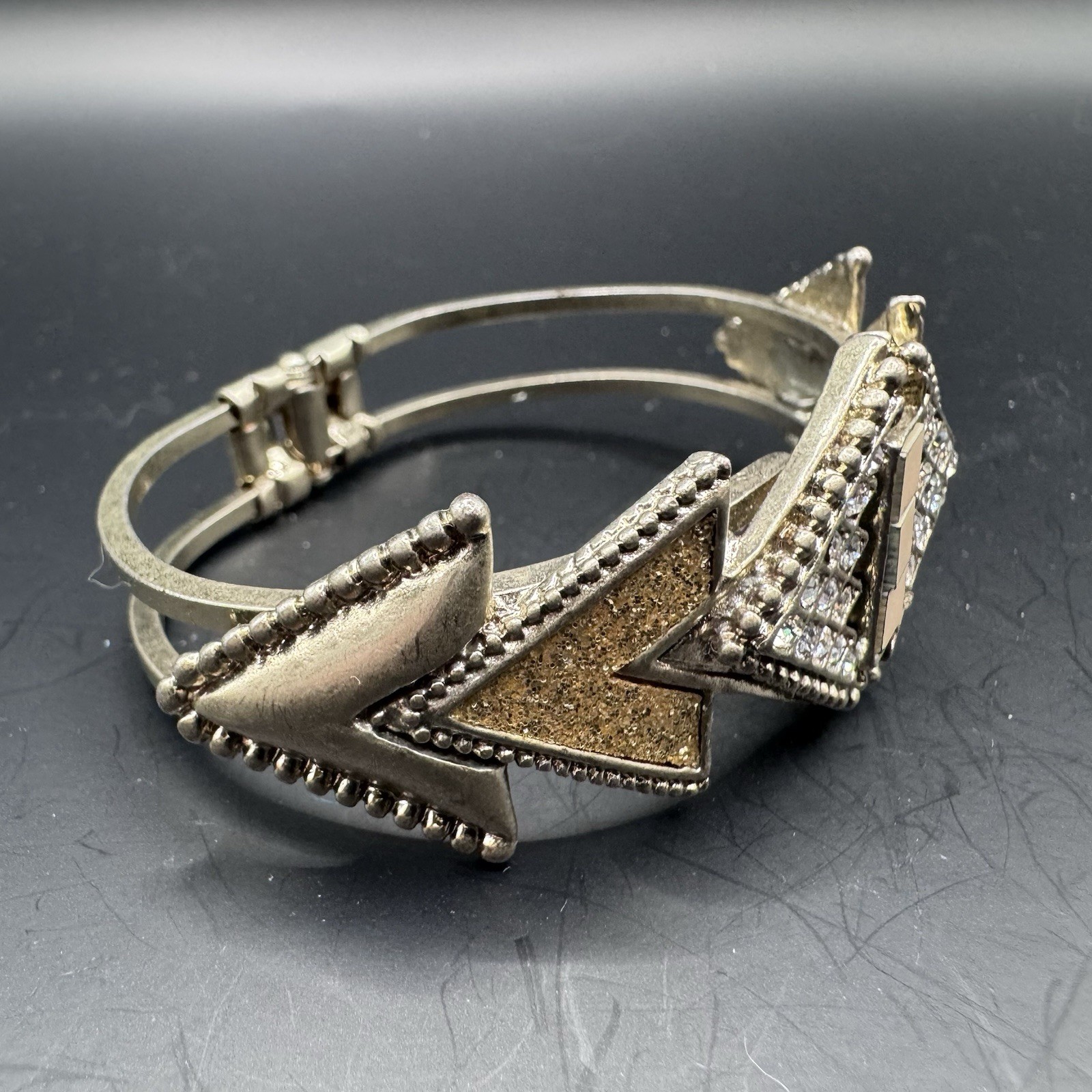Large hinge clasp Deco- Inspired bracelet with gold tone and rhi - photo 3