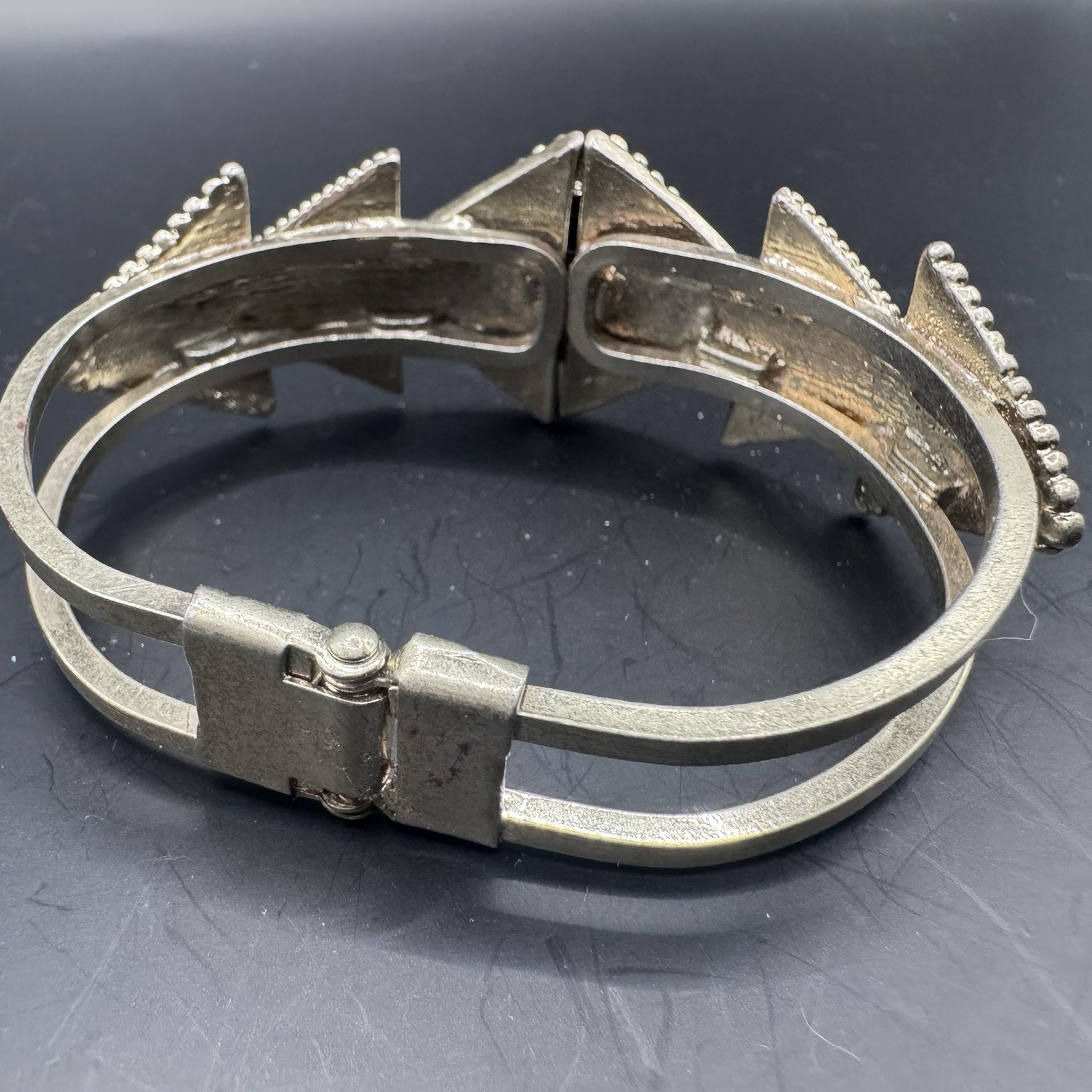Large hinge clasp Deco- Inspired bracelet with gold tone and rhi - photo 4